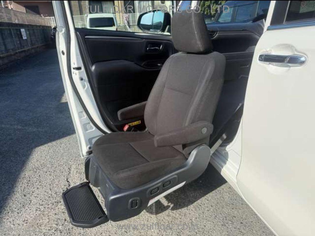 TOYOTA ESQUIRE 2020 Image 9