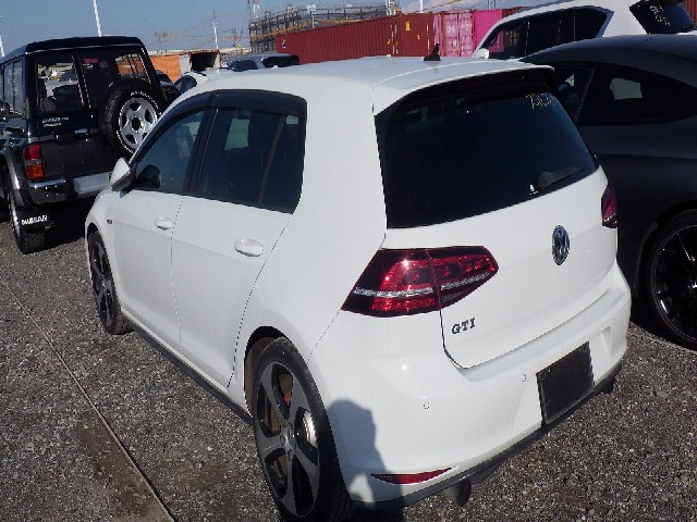 VOLKSWAGEN GOLF GTI 2017 Image 43