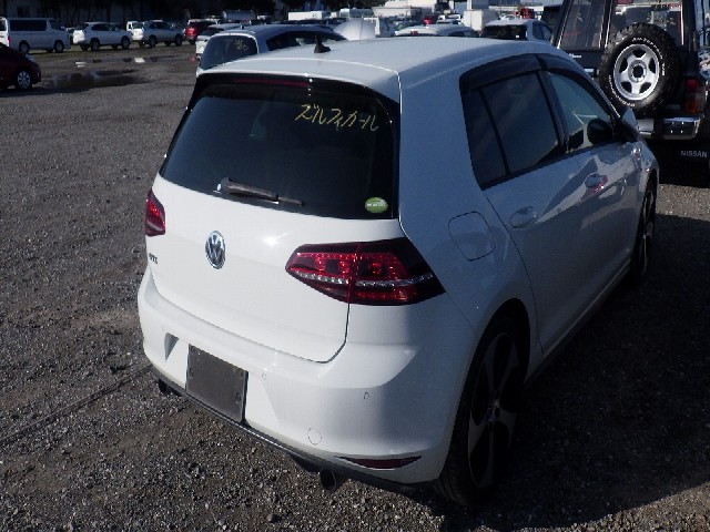 VOLKSWAGEN GOLF GTI 2017 Image 44