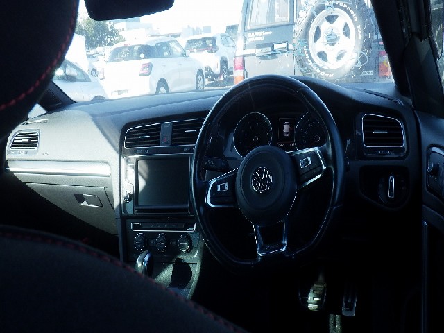 VOLKSWAGEN GOLF GTI 2017 Image 45