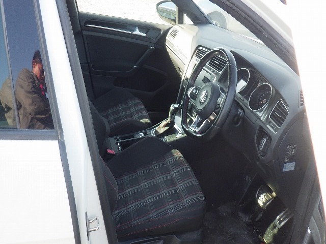 VOLKSWAGEN GOLF GTI 2017 Image 49