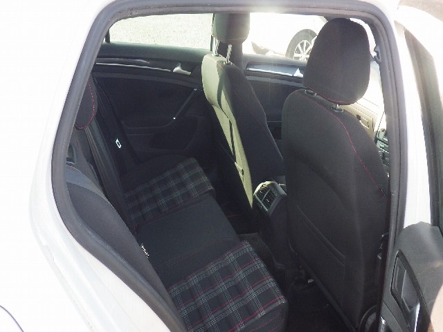 VOLKSWAGEN GOLF GTI 2017 Image 50