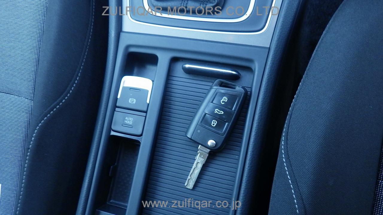 VOLKSWAGEN GOLF 2013 Image 8