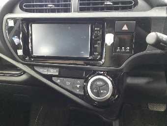 TOYOTA AQUA 2016 Image 12