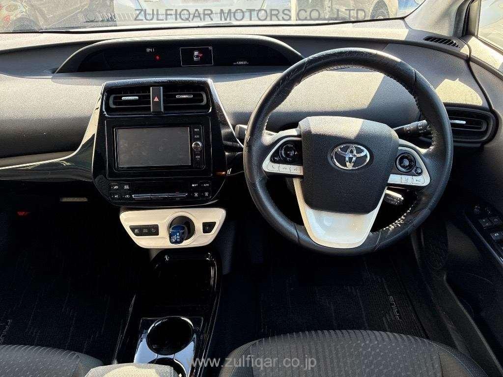 TOYOTA PRIUS 2018 Image 6