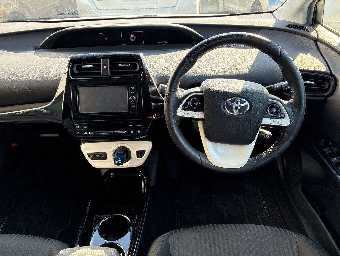 TOYOTA PRIUS 2018 Image 6