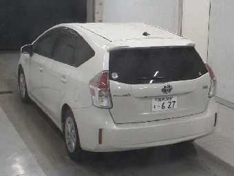 TOYOTA PRIUS ALPHA 2015 Image 2