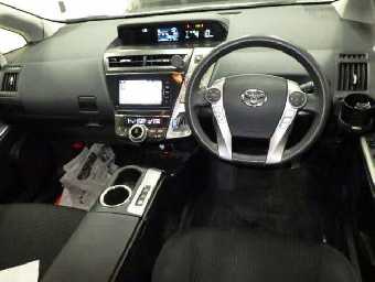 TOYOTA PRIUS ALPHA 2015 Image 3