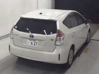 TOYOTA PRIUS ALPHA 2015 Image 5