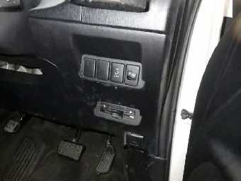TOYOTA PRIUS ALPHA 2015 Image 6