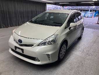 TOYOTA PRIUS ALPHA 2014 Image 4