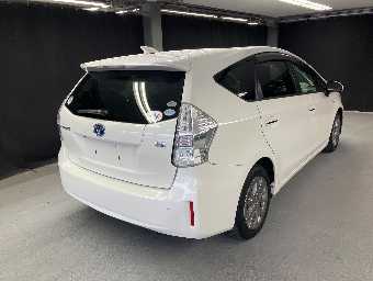 TOYOTA PRIUS ALPHA 2014 Image 5