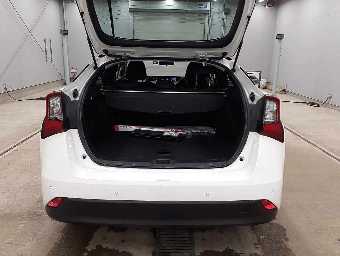 TOYOTA PRIUS 2021 Image 11