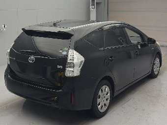TOYOTA PRIUS ALPHA 2013 Image 2