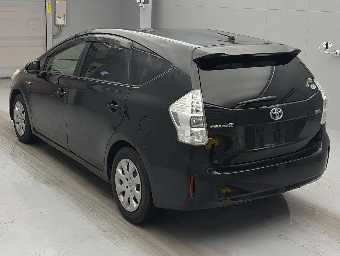TOYOTA PRIUS ALPHA 2013 Image 4
