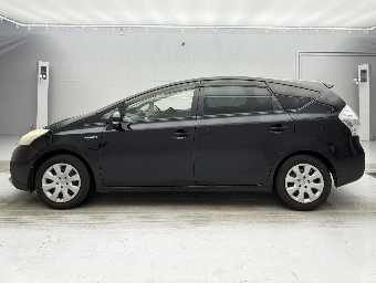 TOYOTA PRIUS ALPHA 2013 Image 5