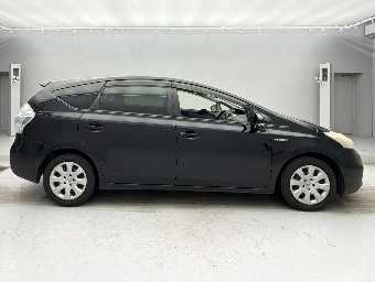 TOYOTA PRIUS ALPHA 2013 Image 6