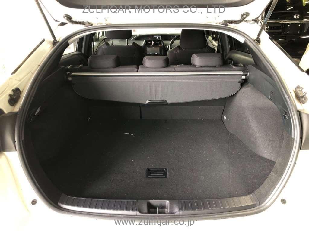 TOYOTA PRIUS 2018 Image 8