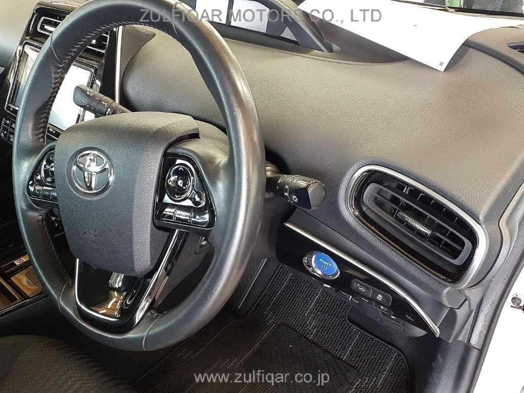 TOYOTA PRIUS 2019 Image 9