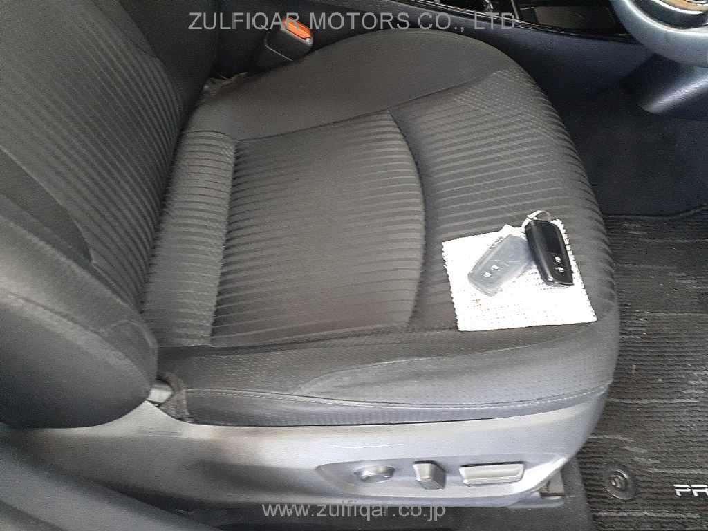 TOYOTA PRIUS 2019 Image 10