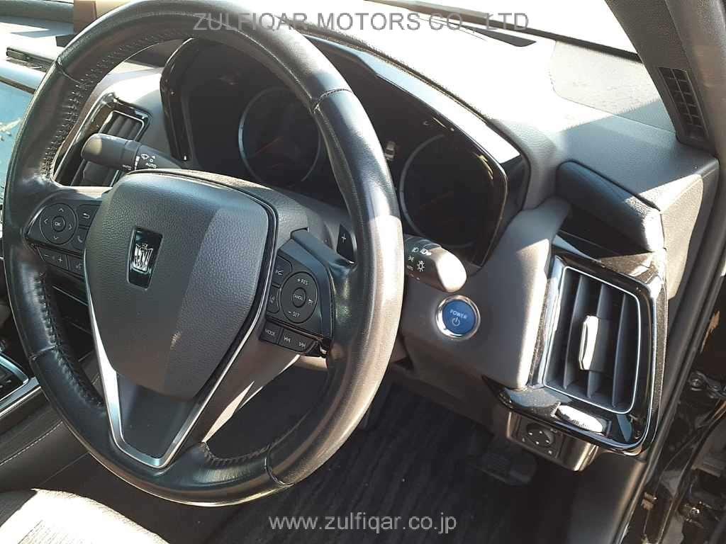 TOYOTA CROWN HYBRID 2019 Image 9