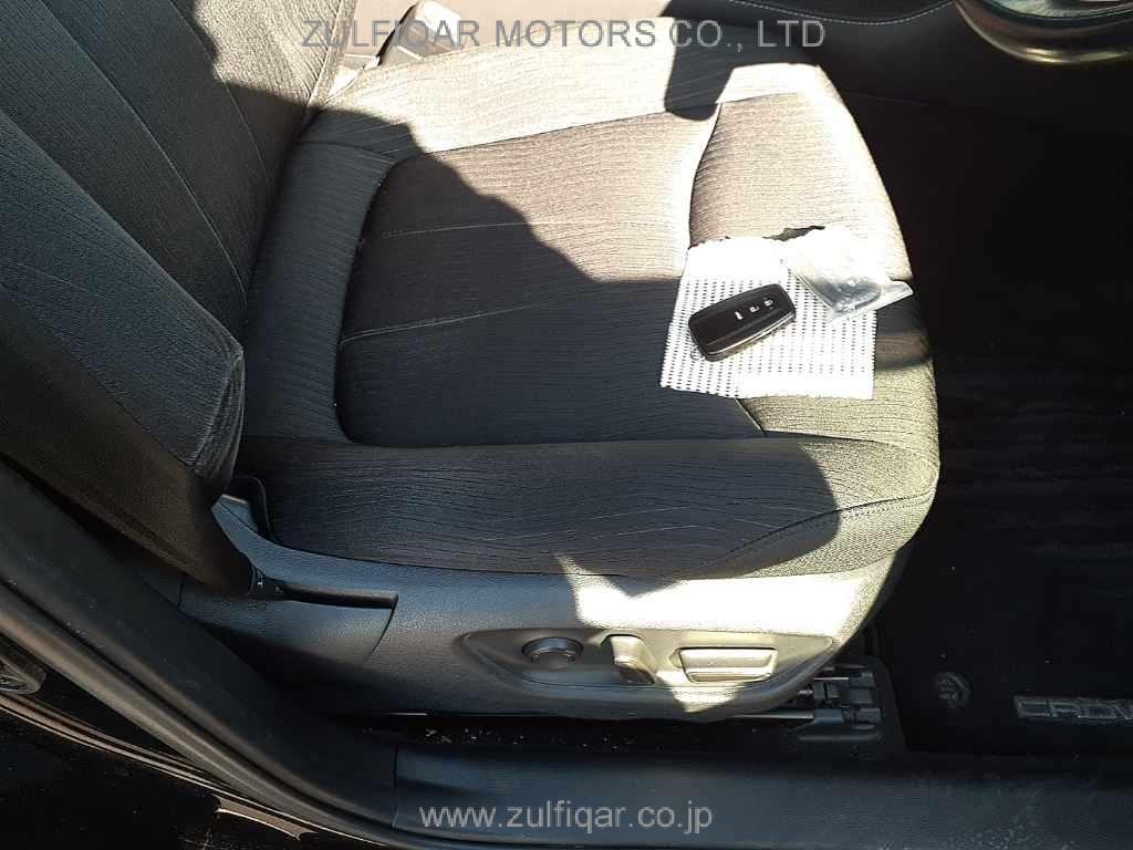 TOYOTA CROWN HYBRID 2019 Image 10