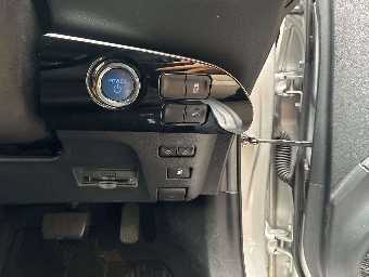 TOYOTA PRIUS 2021 Image 6