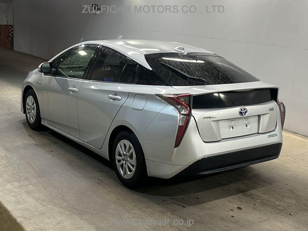 TOYOTA PRIUS 2017 Image 2