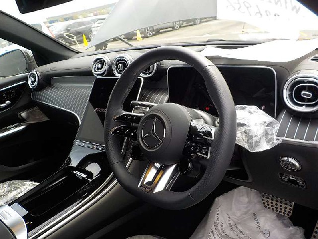MERCEDES AMG GLC 2025 Image 25
