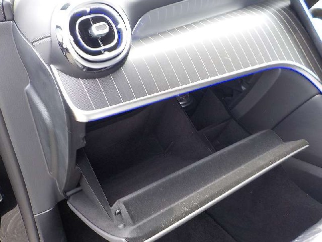 MERCEDES AMG GLC 2025 Image 28