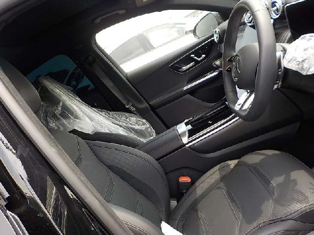 MERCEDES AMG GLC 2025 Image 29