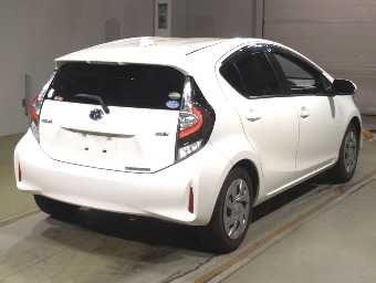 TOYOTA AQUA 2021 Image 2