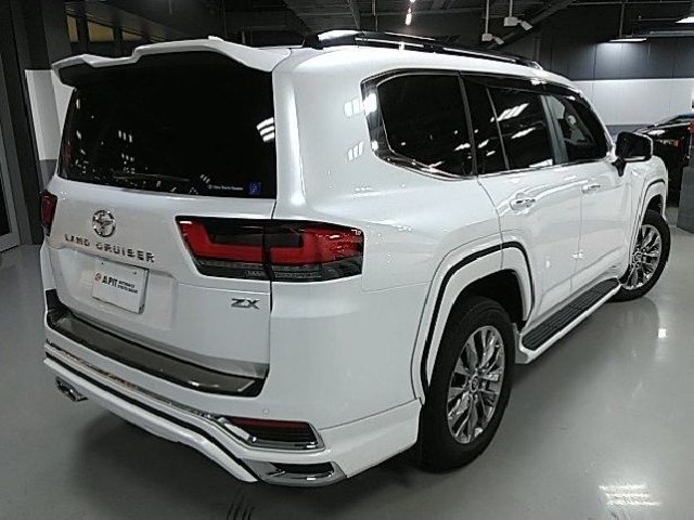 TOYOTA LAND CRUISER 2024 Image 24