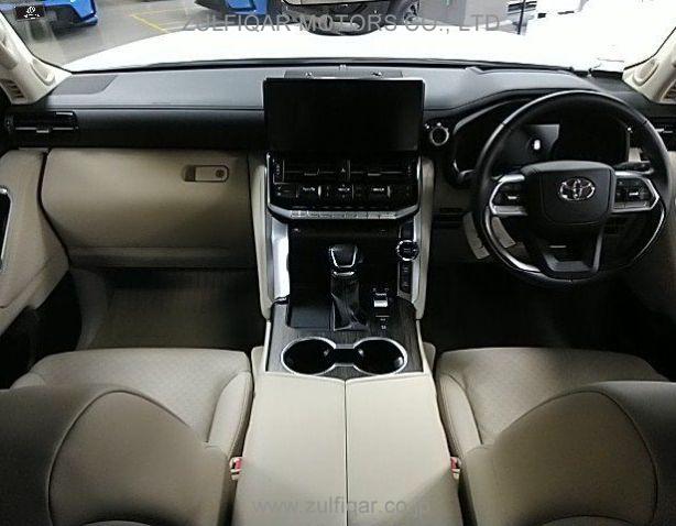TOYOTA LAND CRUISER 2024 Image 8