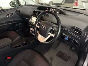 TOYOTA PRIUS 2018 Image 5