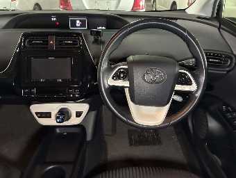 TOYOTA PRIUS 2018 Image 6