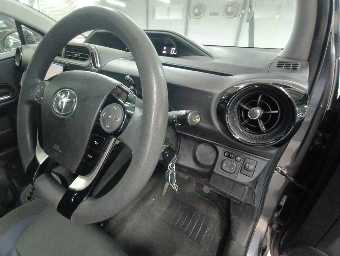 TOYOTA AQUA 2019 Image 9