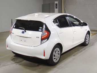 TOYOTA AQUA 2019 Image 2