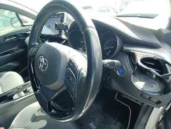 TOYOTA C-HR 2019 Image 9