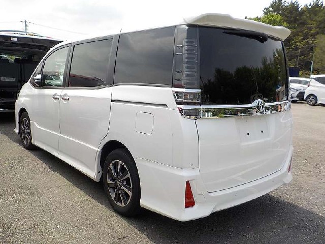 TOYOTA VOXY 2021 Image 21