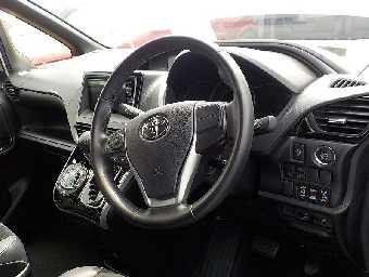 TOYOTA VOXY 2021 Image 5