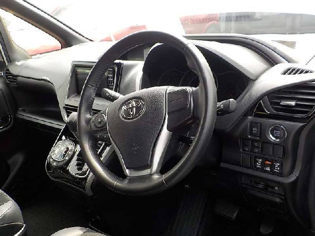 TOYOTA VOXY 2021 Image 23