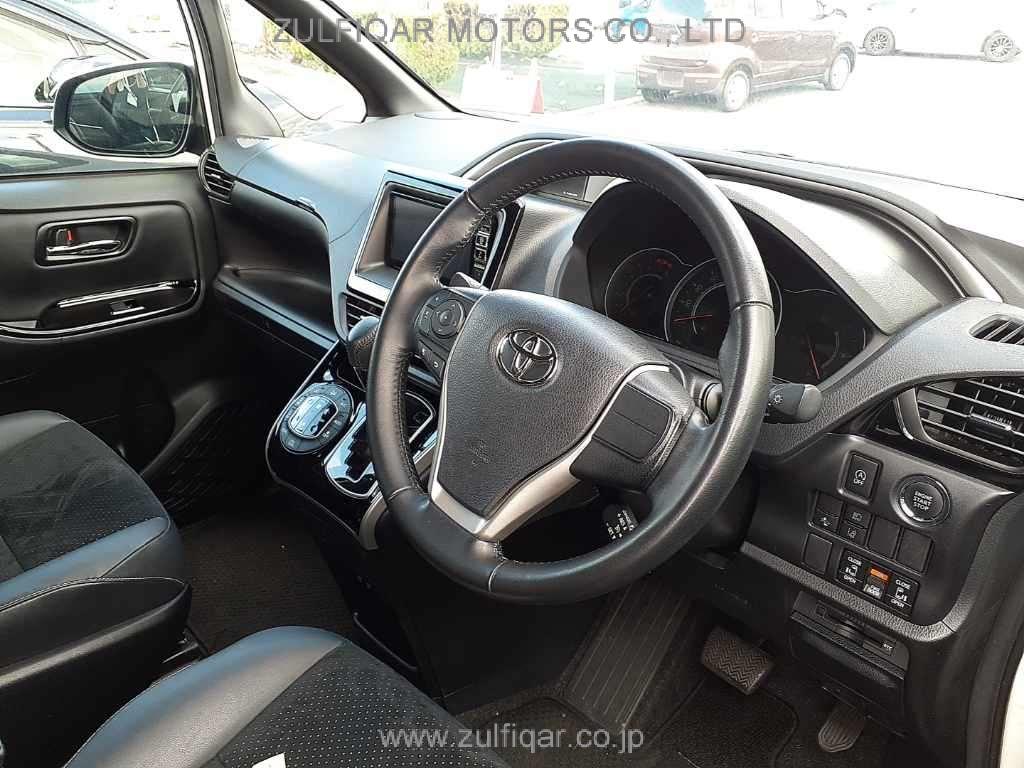 TOYOTA VOXY 2021 Image 9