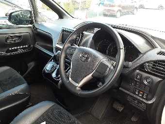 TOYOTA VOXY 2021 Image 9