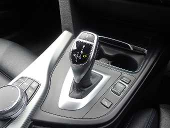 BMW 3 SERIES 2018 Image 16