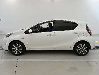 TOYOTA AQUA 2019 Image 4