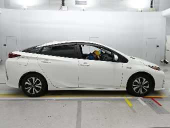 TOYOTA PRIUS PHV 2020 Image 3