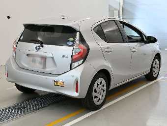 TOYOTA AQUA 2019 Image 2