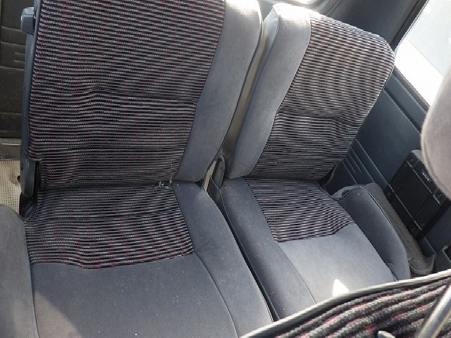 MITSUBISHI PAJERO 1989 Image 19