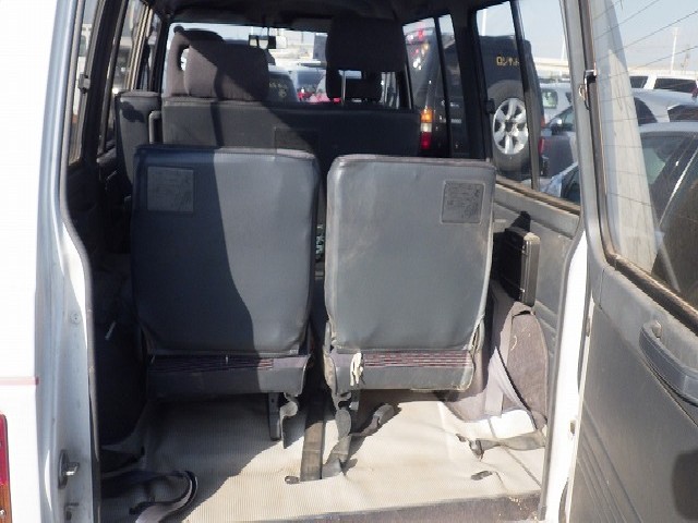 MITSUBISHI PAJERO 1989 Image 20